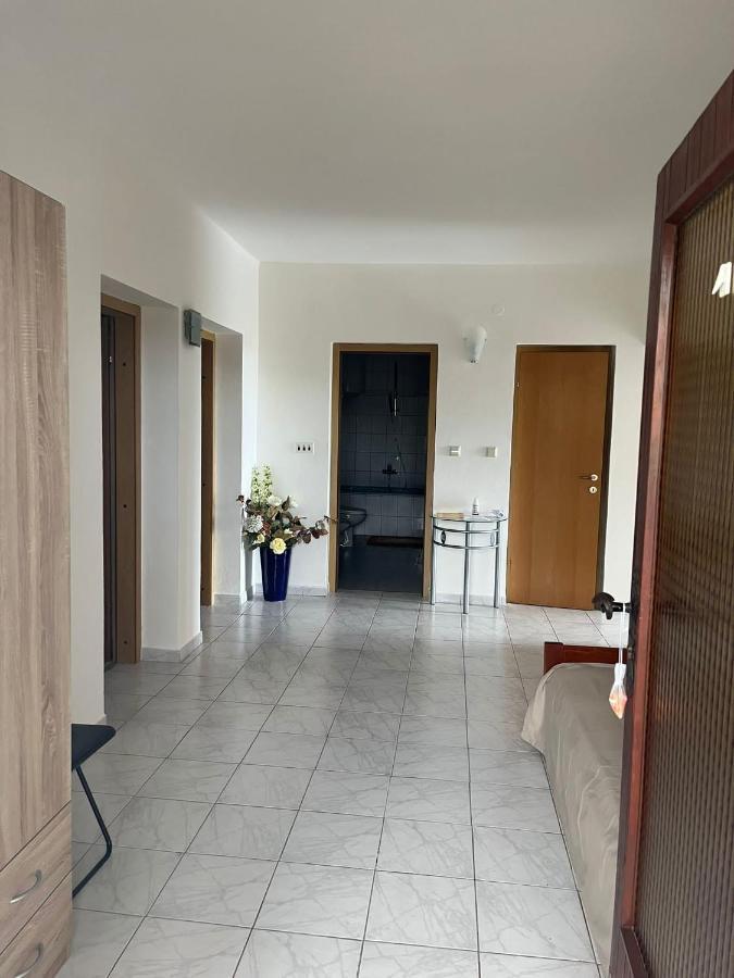 סנג' Apartments Lili מראה חיצוני תמונה
